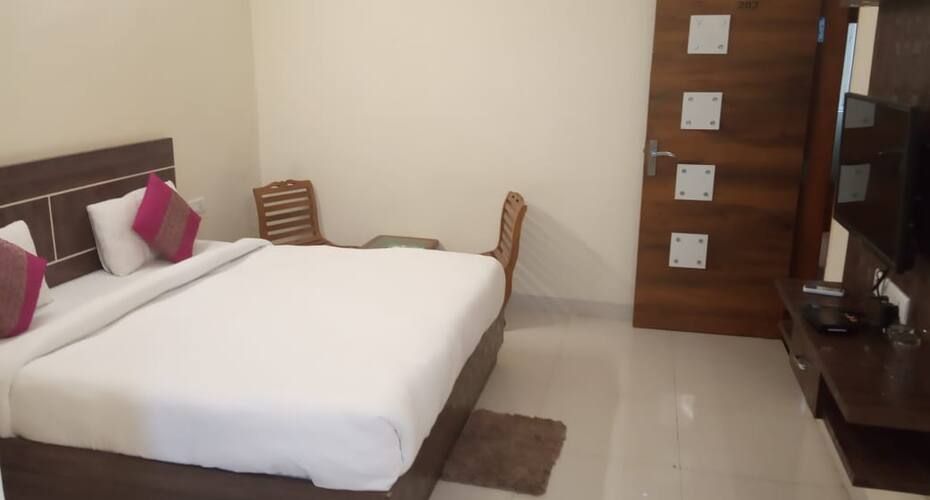 D Green Palace, New Delhi 3
